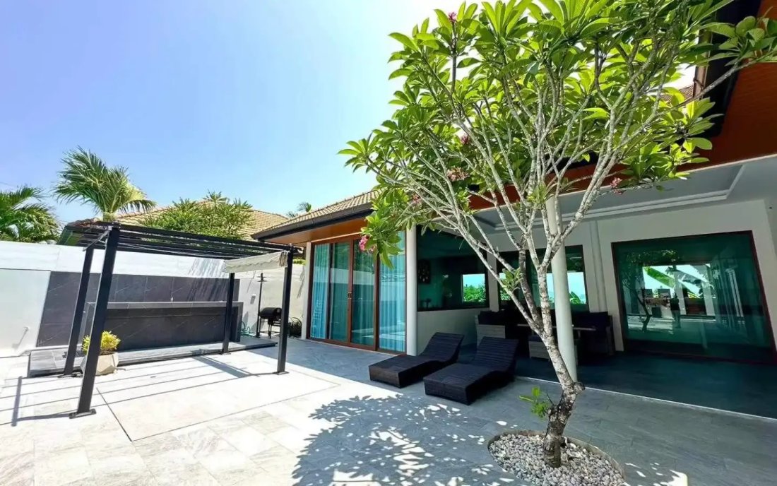 Villa in Rawai, Phuket, Thailand 2 - 15120350