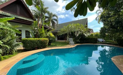 Villa in Choeng Thale, Phuket, Thailand 1