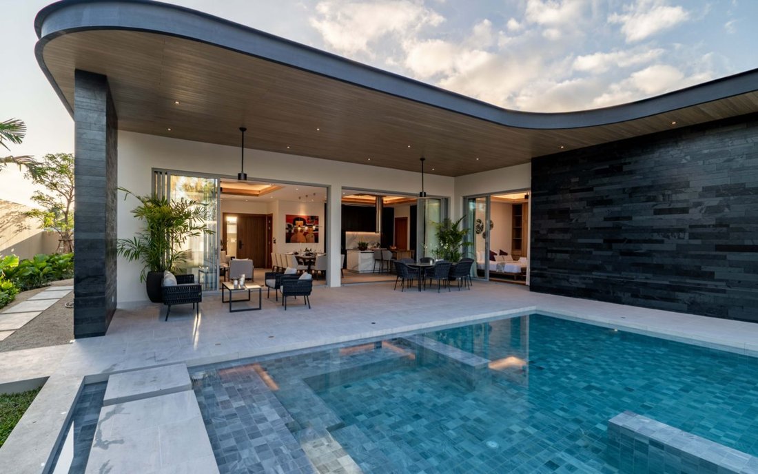 Villa in Thep Krasatti, Phuket, Thailand 1 - 15120185