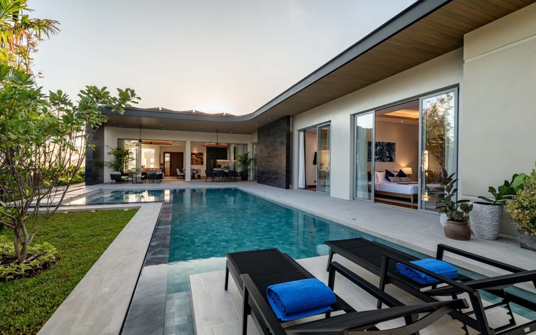 Villa in Thep Krasatti, Phuket, Thailand 1 - 15120186