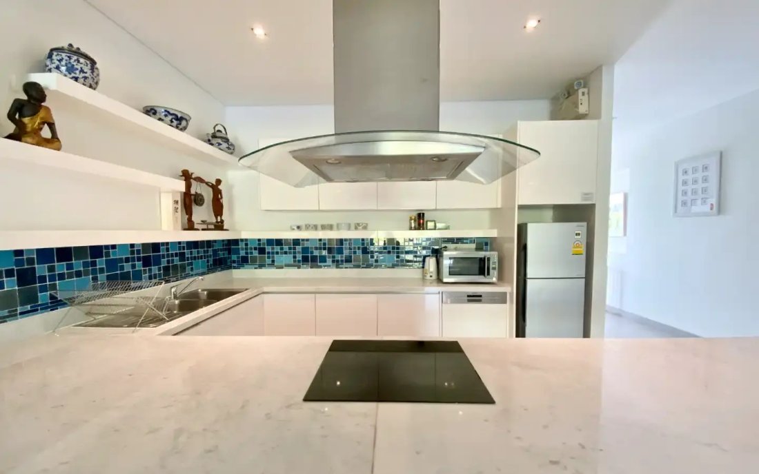 Condo in Choeng Thale, Phuket, Thailand 4 - 15120281