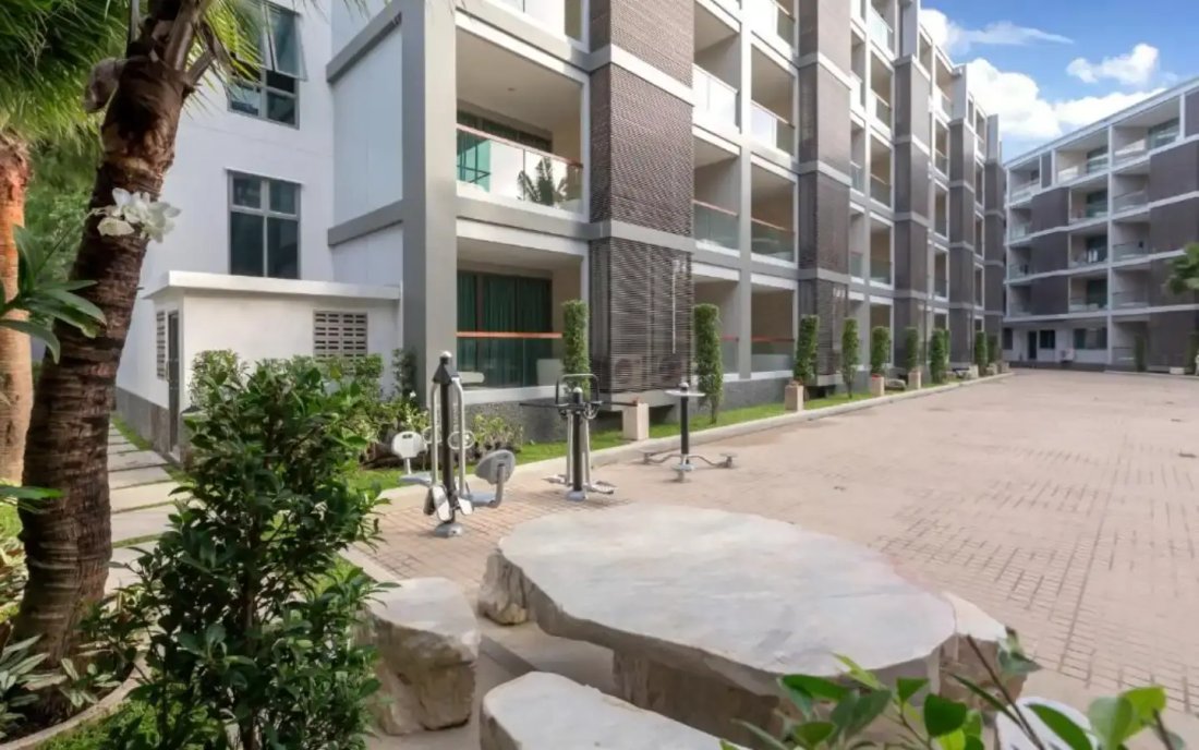 Condo in Choeng Thale, Phuket, Thailand 2 - 15120341