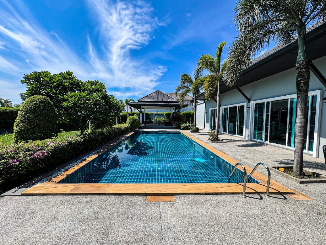 Villa in Choeng Thale, Phuket, Thailand 1 - 15120650
