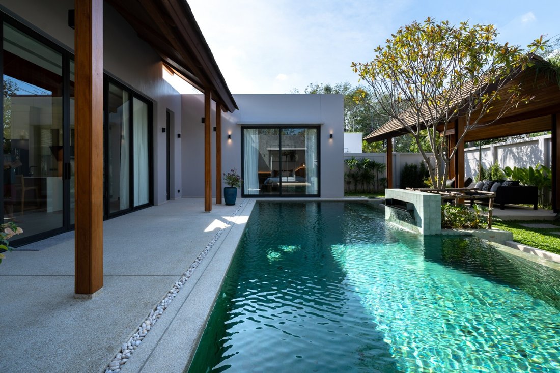 Villa in Choeng Thale, Phuket, Thailand 1 - 15120347