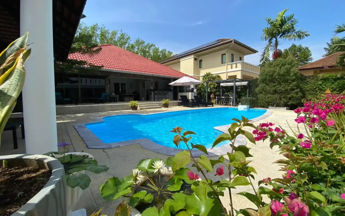 Villa in Choeng Thale, Phuket, Thailand 1 - 15120349