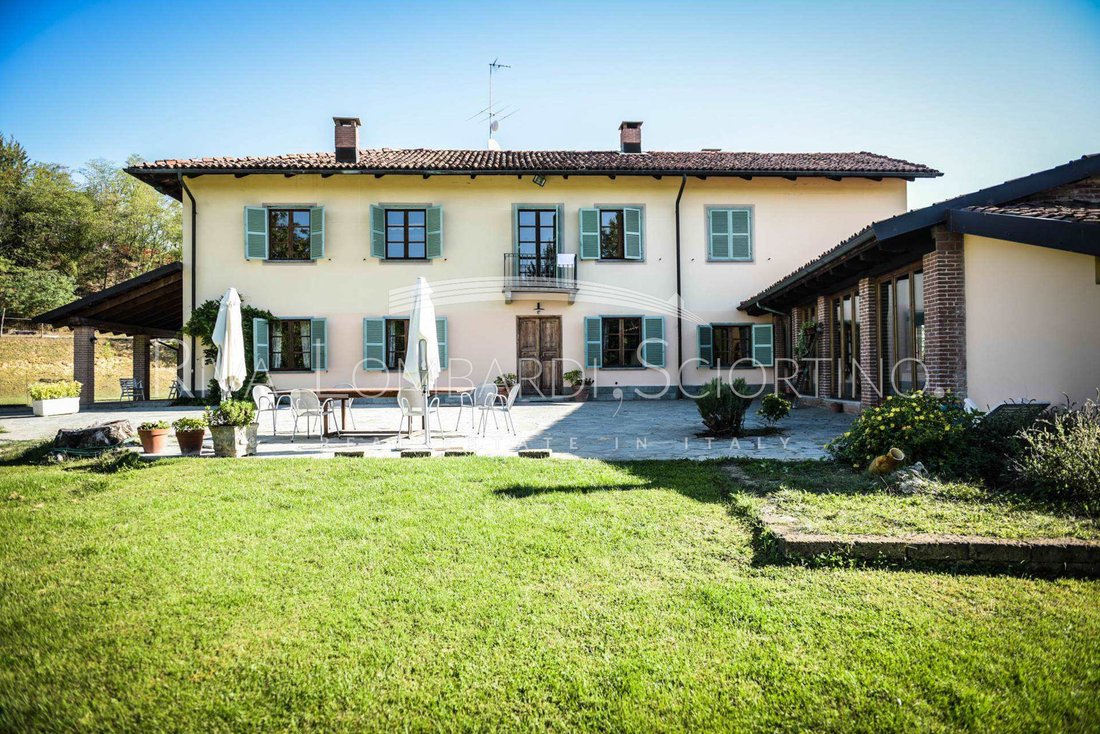 Villa in Casabianca-Serravalle-Viatosto, Asti, Piedmont 1 - 15120232