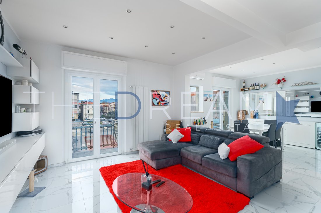 Apartment in Lungomare, Viareggio, Tuscany 4 - 15120282