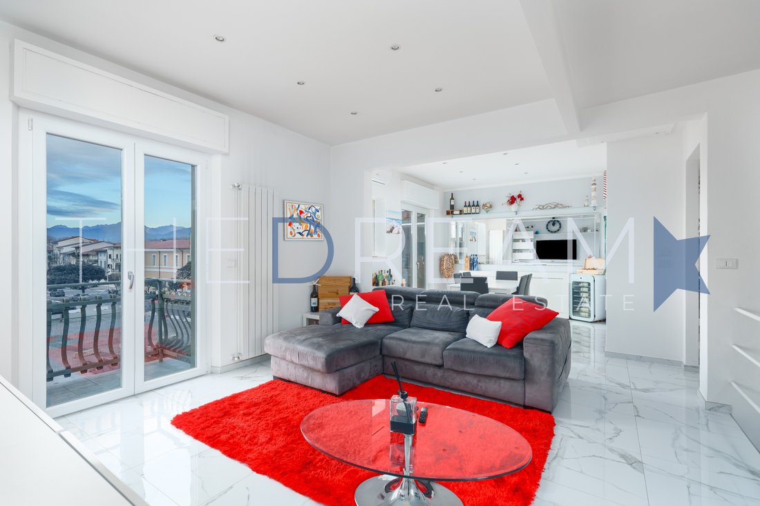 Apartment in Lungomare, Viareggio, Tuscany 5 - 15120282