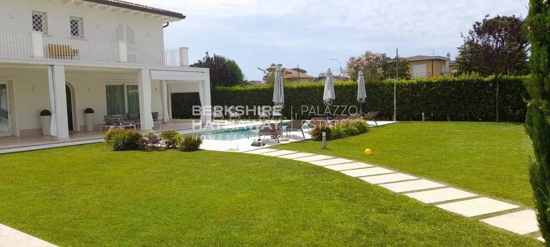 Villa in Pietrasanta, Tuscany, Italy 3 - 11625918