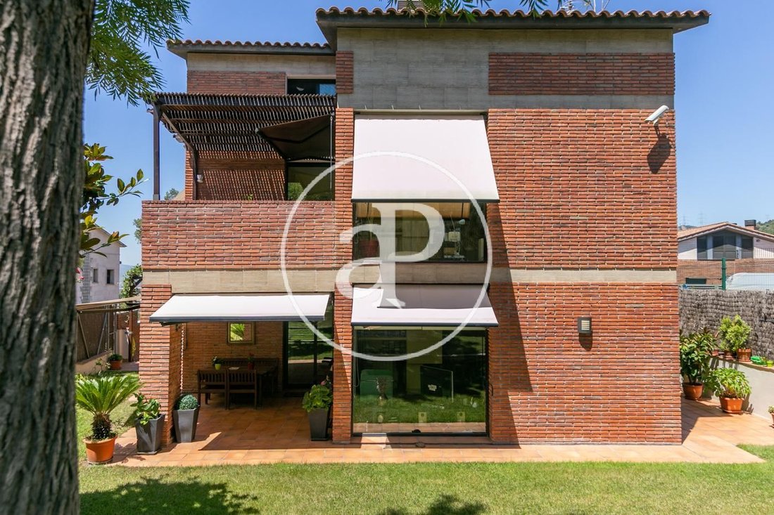 Villa in Sant Just Desvern, Catalonia, Spain 1 - 15121987