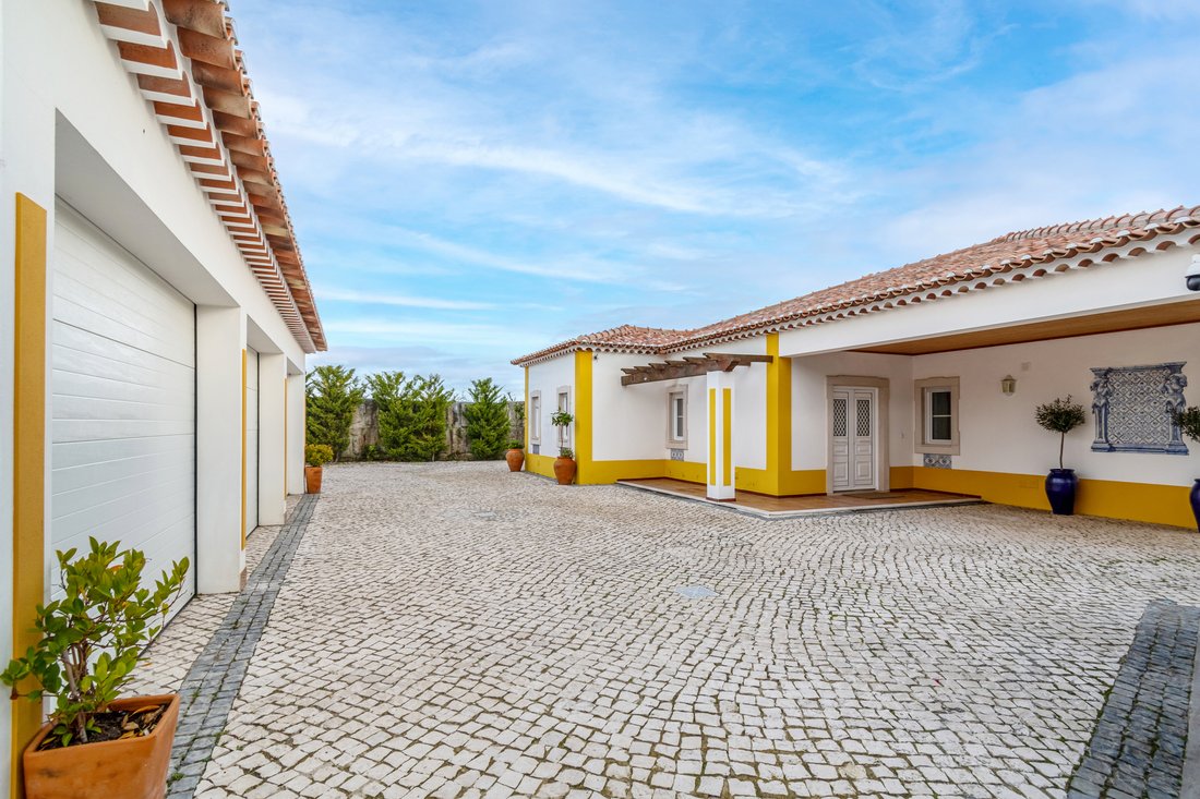 Villa in Leiria, Portugal 2 - 15124033