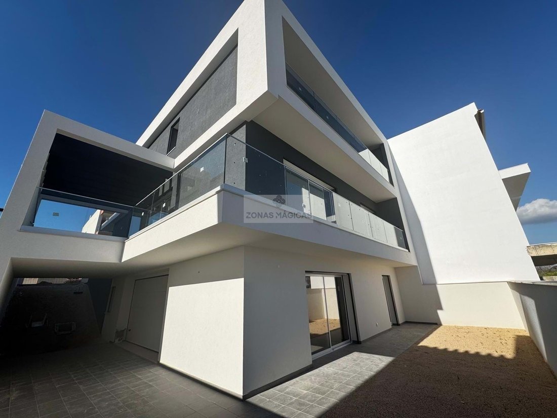 Villa in Mexilhoeira Grande, Algarve, Portugal 1 - 15124608