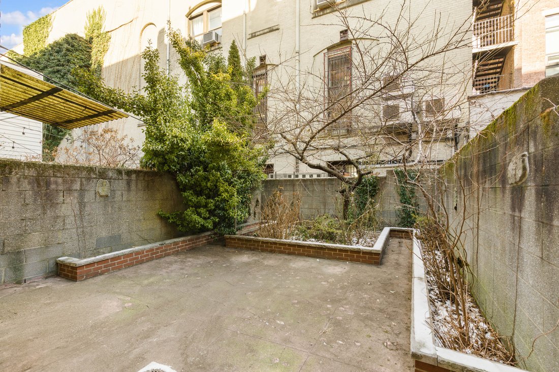 House in New York, New York, United States 3 - 15124342