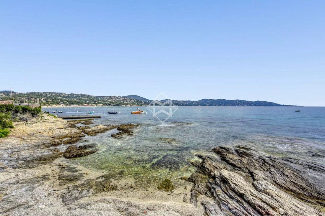 Villa in French Riviera, Provence-Alpes-Côte d'Azur, France 1 - 13110476