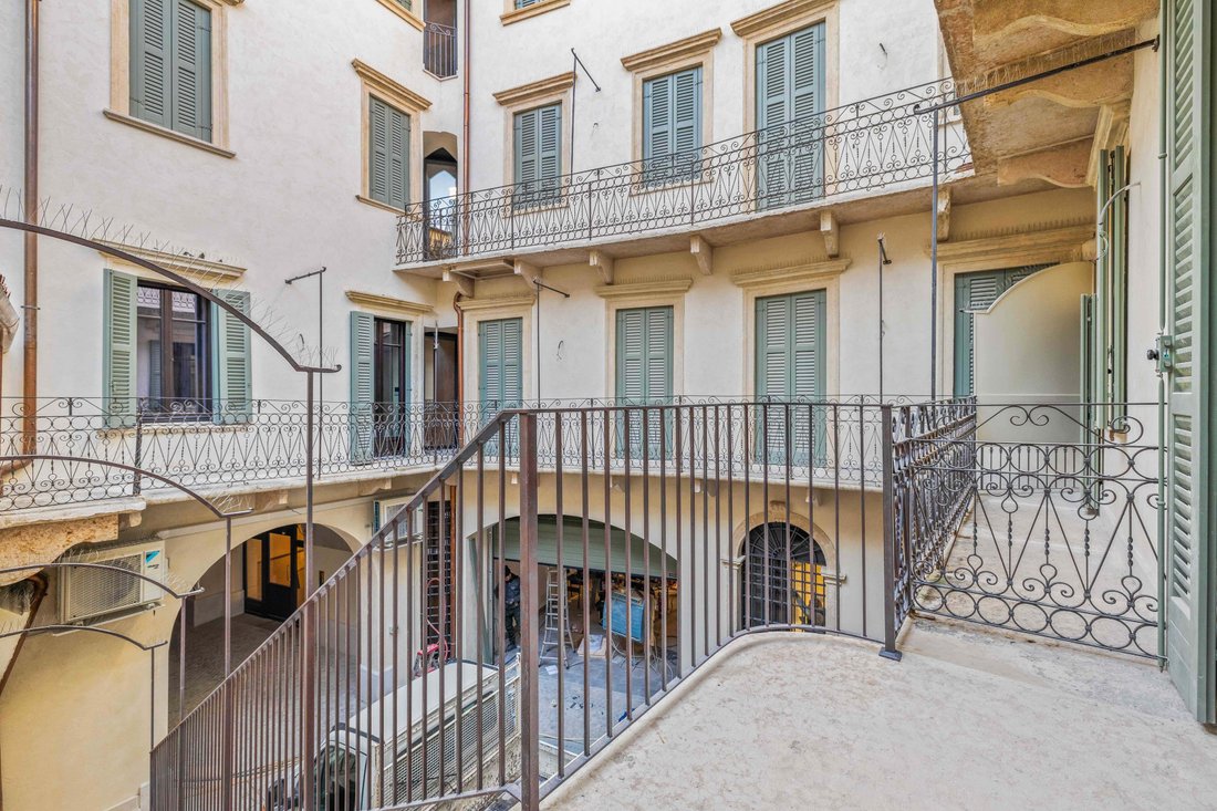 Apartment in Verona, Veneto, Italy 2 - 15135866