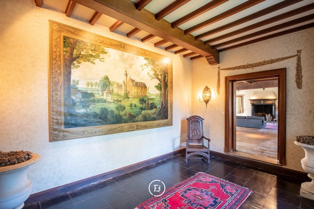 Whispers of the Moat: A 16th-Century Flemish Castle Reborn in Grimbergen’s Embrace