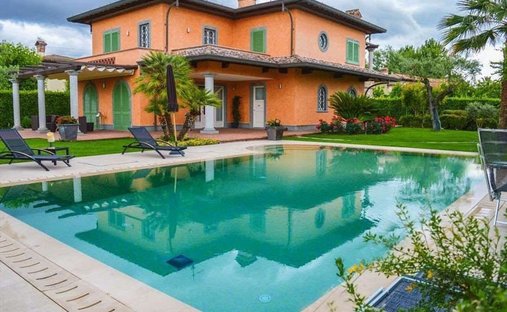 House in Center, Forte dei Marmi, Tuscany 1