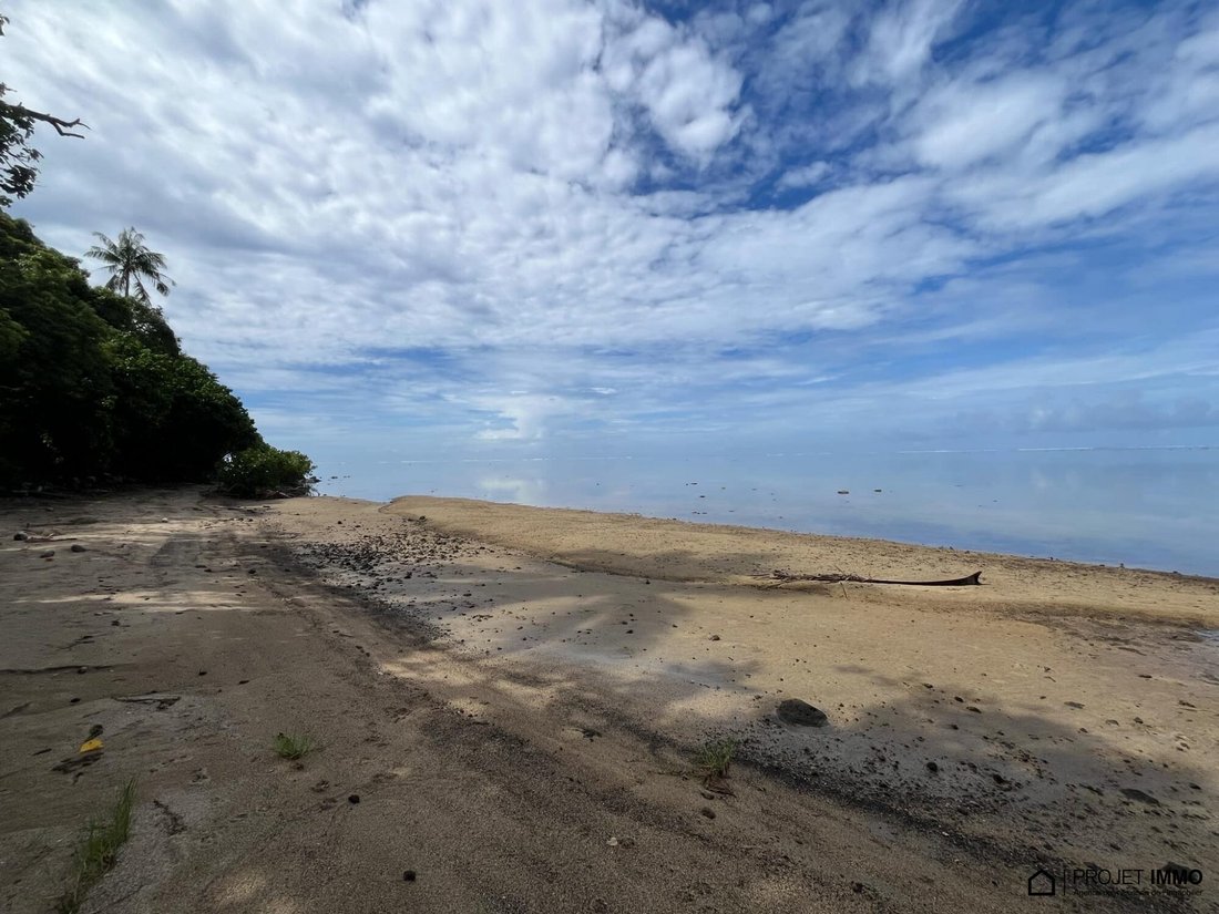 Land in Moorea-Maiao, Windward Islands, French Polynesia 1 - 15132849