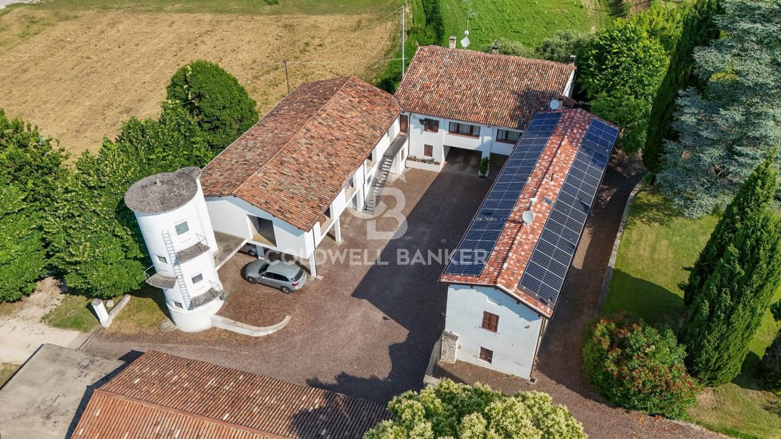 Farm Ranch in Desenzano del Garda, Lombardy, Italy 4 - 15130853