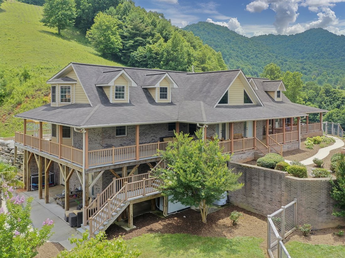 House in Clyde, North Carolina, United States 2 - 15131322