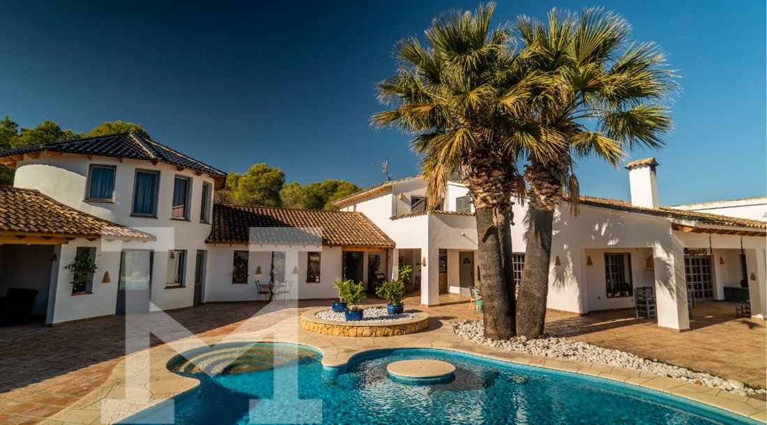 Chalet in l'Alfas del Pi, Valencian Community, Spain 1 - 15136419