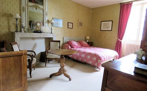 Castle for Sale in Sainte-Thorette, Centre-Val de Loire, France