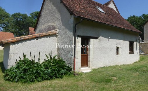 19th C. Property With Lake And Guest Houses