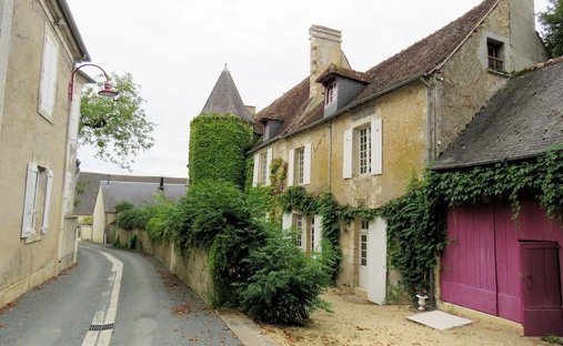 Castle for Sale in Sainte-Thorette, Centre-Val de Loire, France