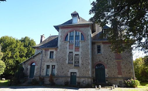 A 19th Century Manor House And Outbuildings, In Almost 3 Hectares Of Grounds, On The Edge Of