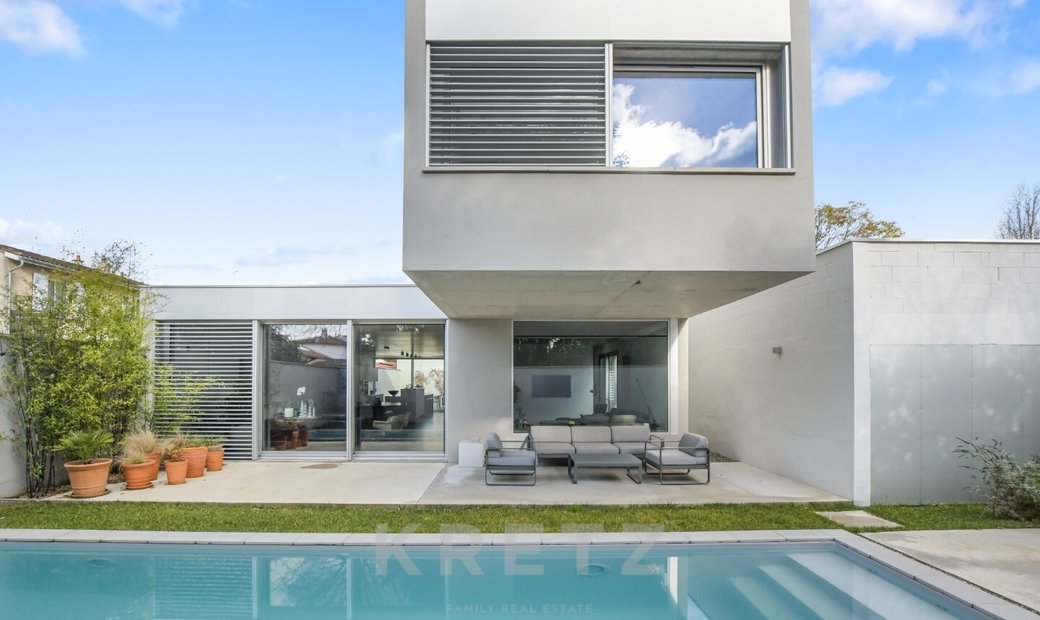 Upscale Architect Designed Villa In Toulouse's In Toulouse, Occitanie ...