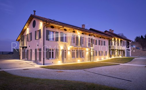Villa in Canelli, Piemont, Italien 1