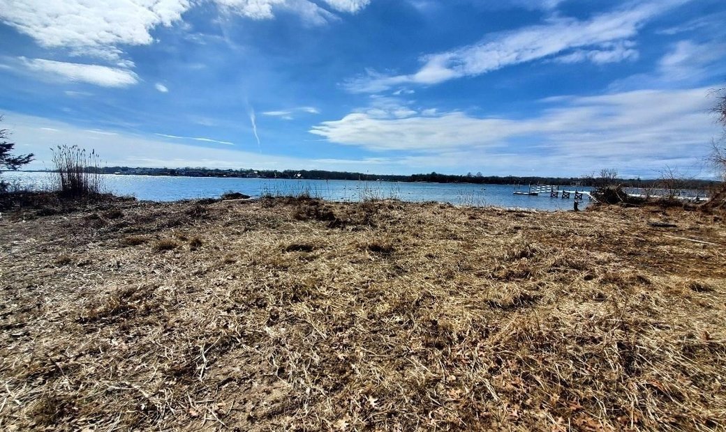 Land Center Moriches In Center - 1040x620xc
