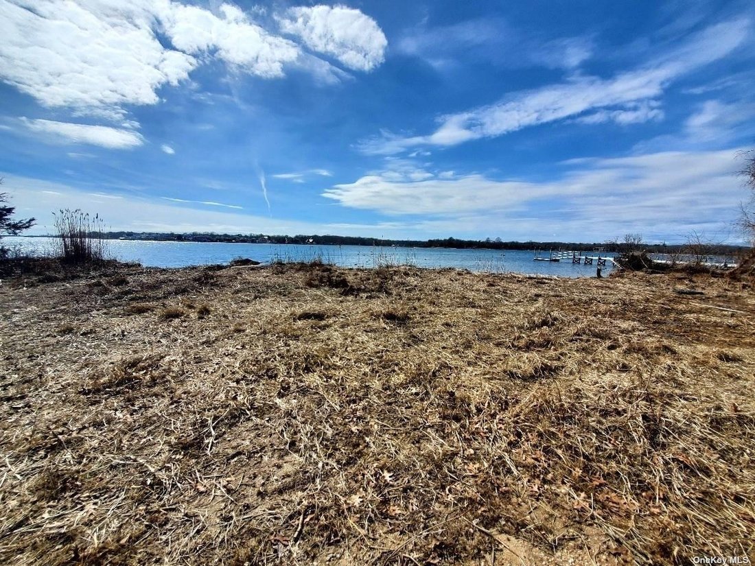 Land Center Moriches In Center - 1100xxs