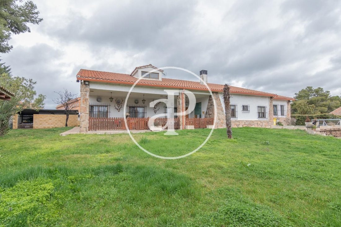 Villa in Moncloa-Aravaca, Madrid, Spain 1 - 15142636