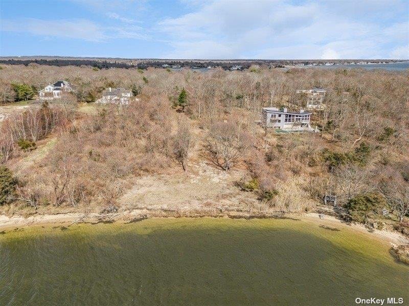 Land Center Moriches In Center - 1100xxs