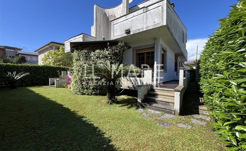 Villa à Ronchi, Massa, Italie 1