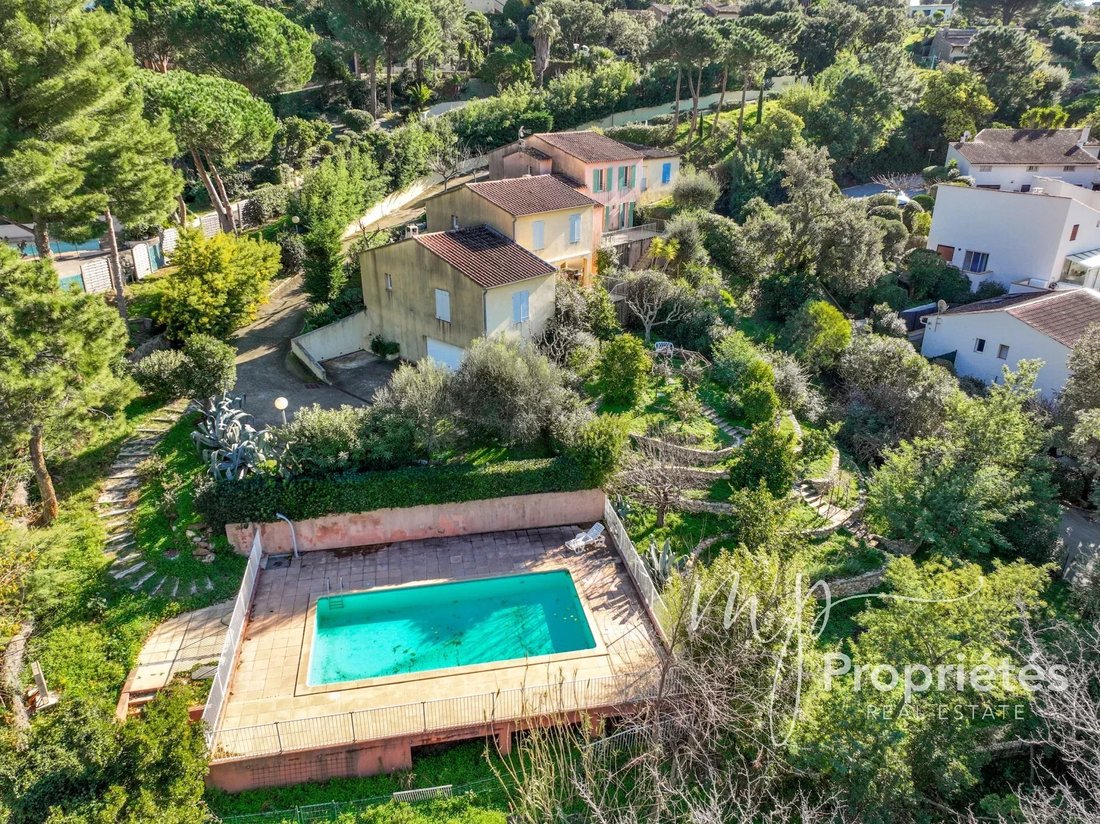 House in Rayol-Canadel-sur-Mer, Provence-Alpes-Côte d'Azur, France 2 - 15134253