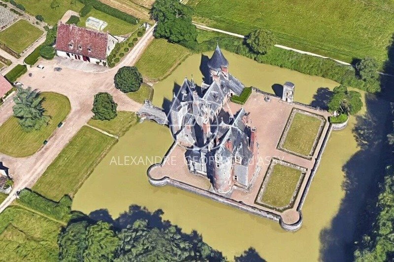 A 15th-Century Dream: Moated Castle in the Heart of Sologne’s Whispering Forests