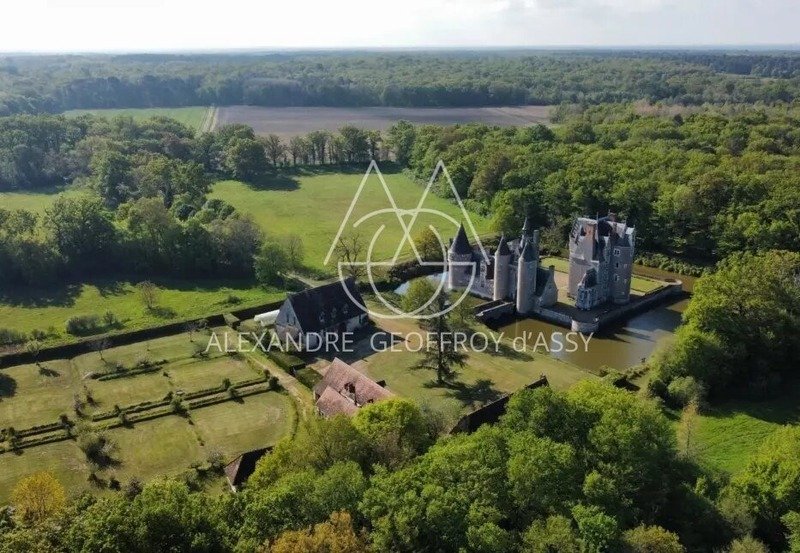 A 15th-Century Dream: Moated Castle in the Heart of Sologne’s Whispering Forests