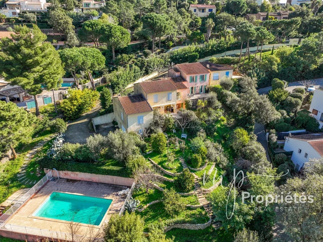 House in Rayol-Canadel-sur-Mer, Provence-Alpes-Côte d'Azur, France 1 - 15134253