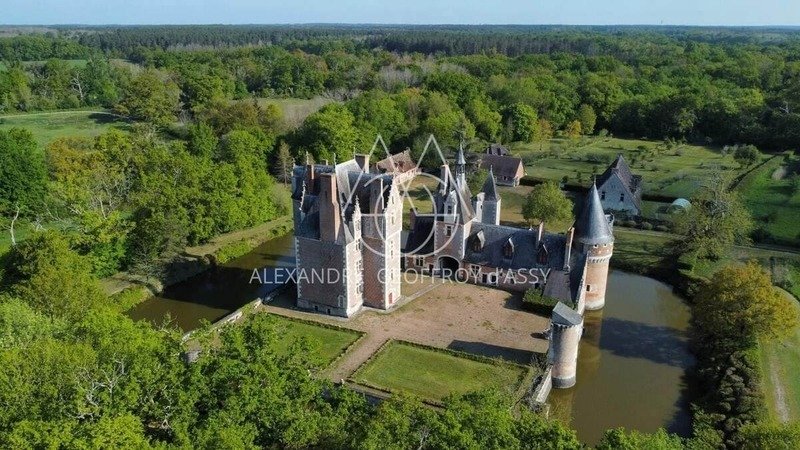 A 15th-Century Dream: Moated Castle in the Heart of Sologne’s Whispering Forests