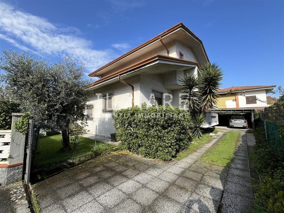 Villa in Ronchi, Massa, Italy 2 - 14328687