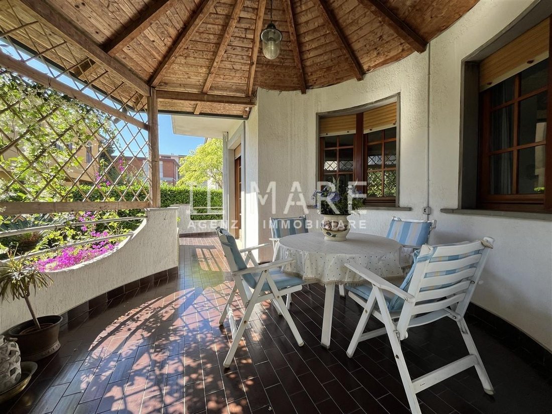 Villa in Ronchi, Massa, Italy 3 - 14368451