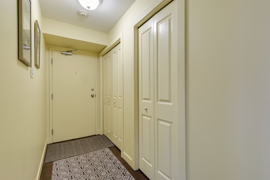 Luxury 5 Suite Building In Calgary, Alberta, Canada For Sale (15142429)