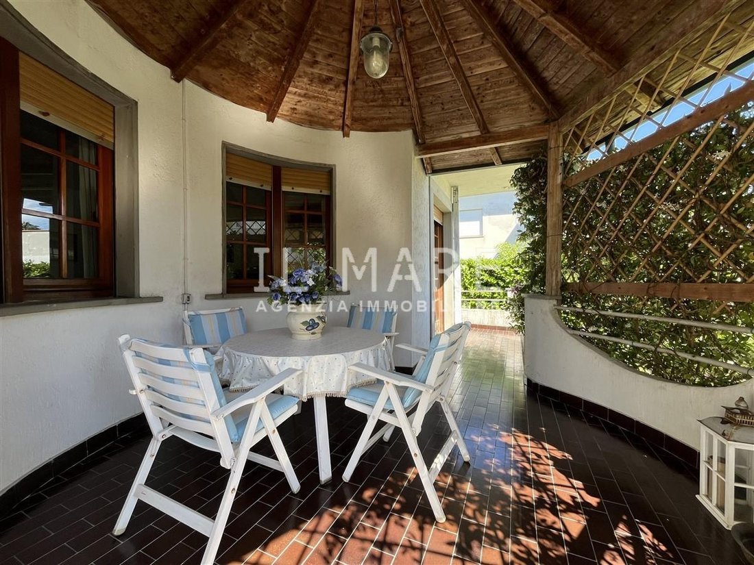 Villa in Ronchi, Massa, Italy 2 - 14368451