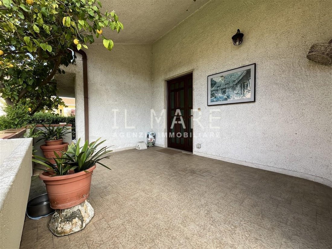 Villa in Ronchi, Massa, Italy 3 - 14328687