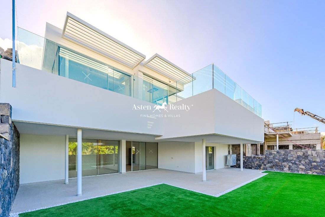 Villa in Costa Adeje, Adeje, Canary Islands 1 - 15143393