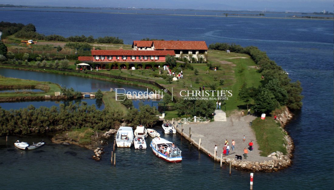 Isla Privada en Isola Ravaiarina, Friuli-Venecia Julia, Italia 2 - 14615386