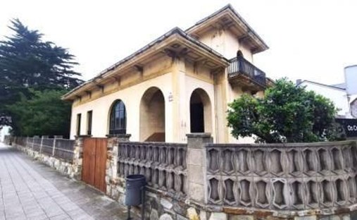 House in Tapia de Casariego, Asturias, Spain 1