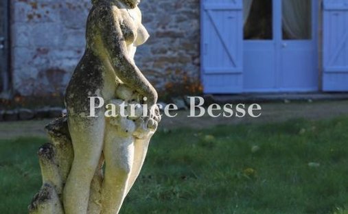 17th Century Castle And Its Outbuildings On Approximately 10 Hectares